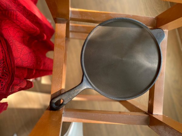 Pre-Seasoned Cast Iron Dosa Pan with Handle – Flat Base Gas